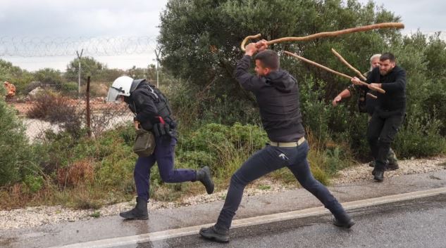 8 αστυνομικοί τραυματίες στα επεισόδια με τους αγρότες στην Κρήτη – Ταυτοποιούνται οι συμμετέχοντες