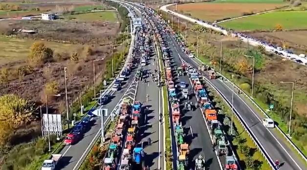 Αγρότες: Κλιμακώνουν τις κινητοποιήσεις τους – Πάνω 5.000 τρακτέρ στους δρόμους