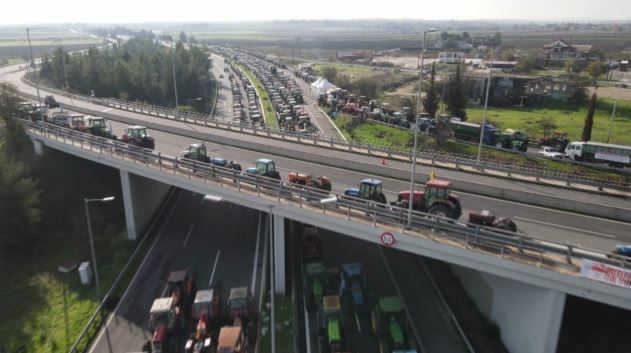 Κλιμάκωση των κινητοποιήσεων αποφάσισαν οι αγρότες