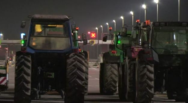 Κλιμακώνονται οι αγροτικές κινητοποιήσεις – Αποφάσισαν δράση για ανοιχτά διόδια το σαββατοκύριακο