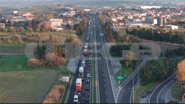 «Οδύσσεια» για τους εκδρομείς των Χριστουγέννων – Τα μπλόκα, οι εκτροπές & οι ουρές χιλιομέτρων