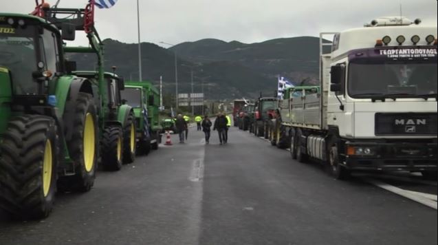 Στο «κόκκινο» η ταλαιπωρία των ταξιδιωτών λόγω των μπλόκων
