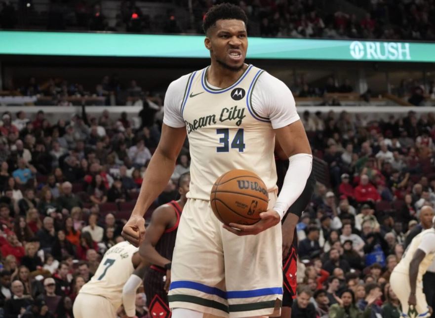 Νίκη των Μπακς & επιστροφή Αντετοκούνμπο