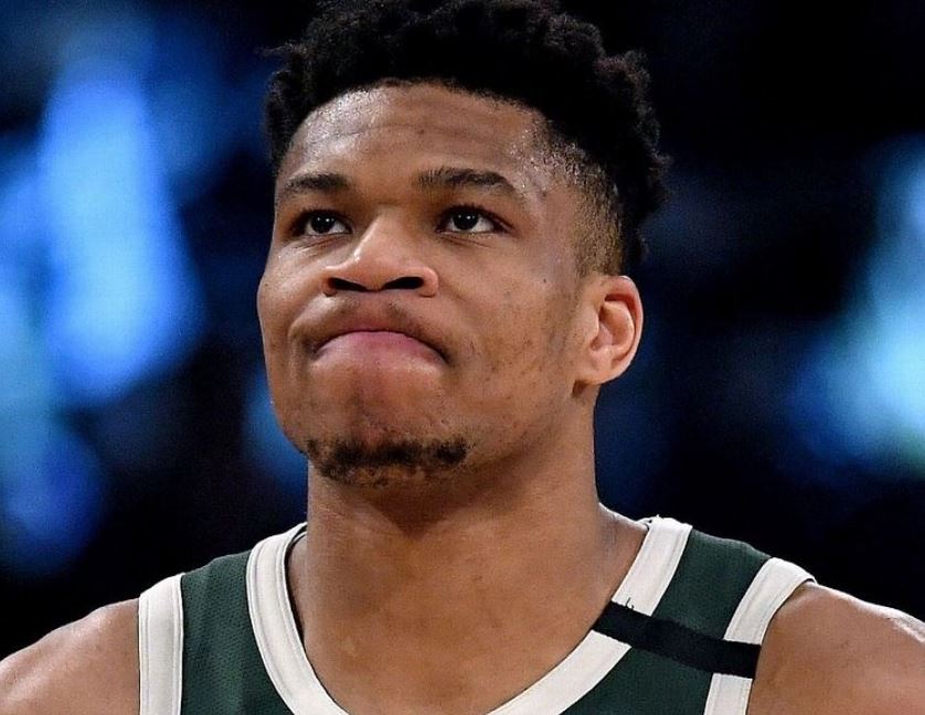 Αγωνία στους Μπακς για τον τραυματισμό Αντετοκούνμπο