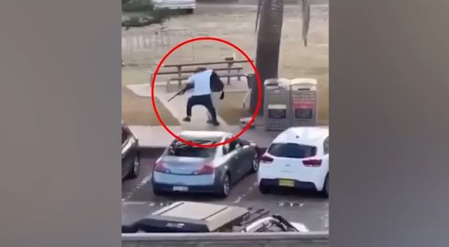 Αυστραλία: «Κύκλος» στη θάλασσα στην μνήμη των θυμάτων της τρομοκρατικής επίθεσης σε παραλία του Σίδνεϊ