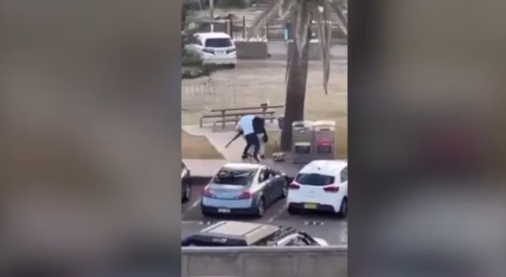 Αυστραλία: Μακελειό με 12 νεκρούς σε παραλία στο Σίδνεϊ