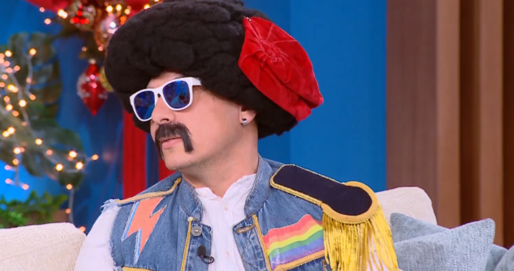 Αποστόλης Μπαρμπαγιάννης: «Ζούμε το εξωπραγματικό να μιλούν για τη σάτιρα άνθρωποι που δεν έχουν σχέση»