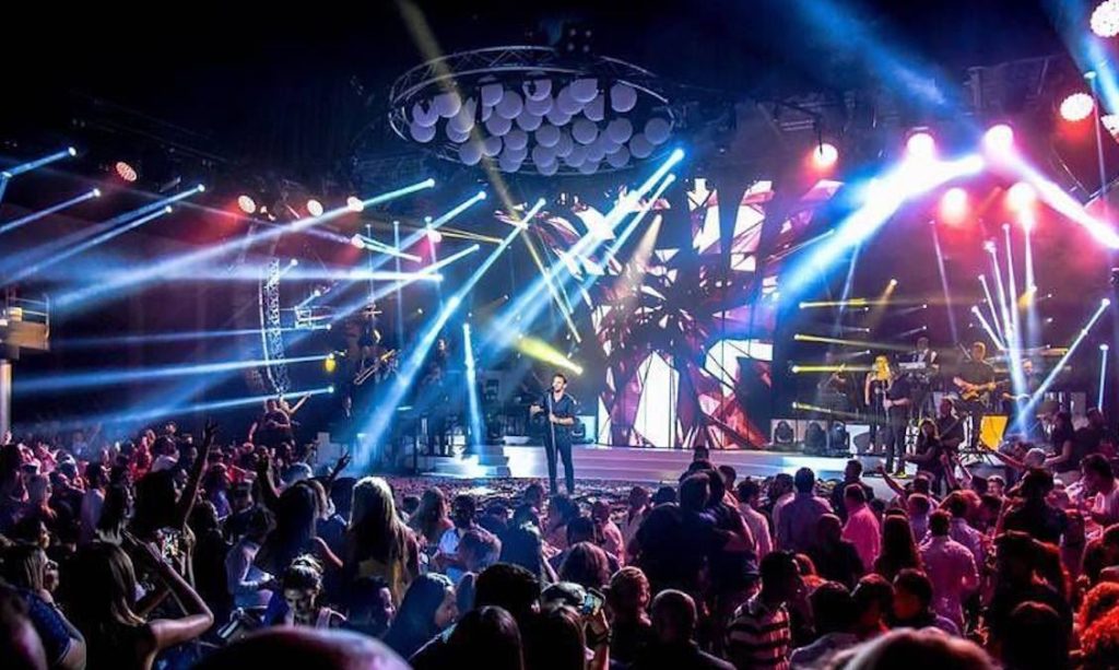 Μπουζούκια: Sold out την εορταστική περίοδο – Πόσο κοστίζει ένα τραπέζι σε Αθήνα και Θεσσαλονίκη