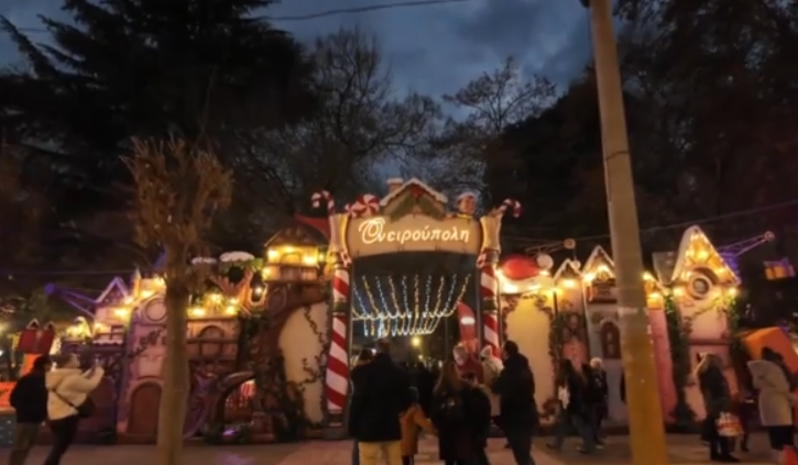 Λίγο πριν τα Χριστούγεννα και ήδη οι βαλίτσες είναι έτοιμες – Οι δημοφιλείς προορισμοί για τις γιορτές