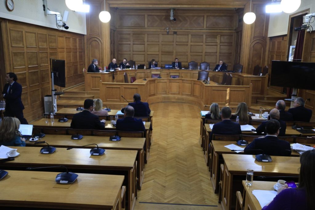 «Μας φλόμωσε στο ψέμα» – Πώς σχολιάζουν τα κόμματα την κατάθεση του «Φραπέ» στην εξεταστική επιτροπή για τον ΟΠΕΚΕΠΕ