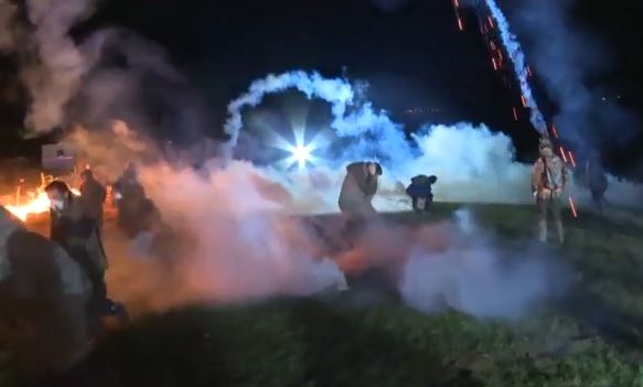 Γαλλία: Συγκρούσεις της Αστυνομίας με αγρότες & κτηνοτρόφους – Μπλόκα με τρακτέρ σε αυτοκινητόδρομους