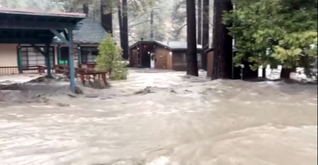 ΗΠΑ: Πλημμύρες & διασώσεις πολιτών στο Λος Άντζελες – Κατάσταση έκτακτης ανάγκης σε άλλες 5 περιοχές