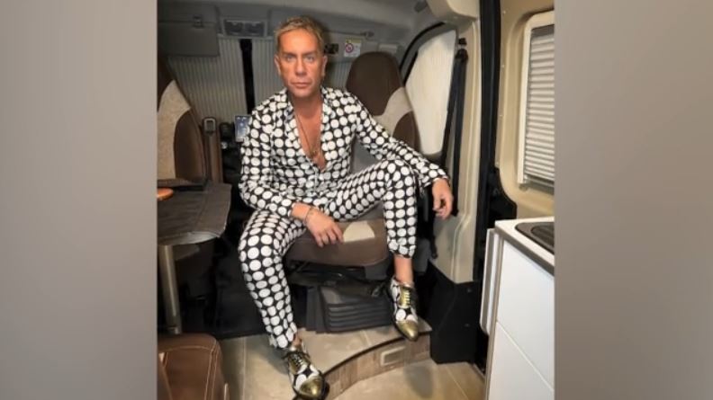 Γιώργος Μαζωνάκης: Το πρώτο μήνυμά στην πρεμιέρα του μετά την καταγγελία από 22χρονο τραγουδιστή για σεξουαλική παρενόχληση