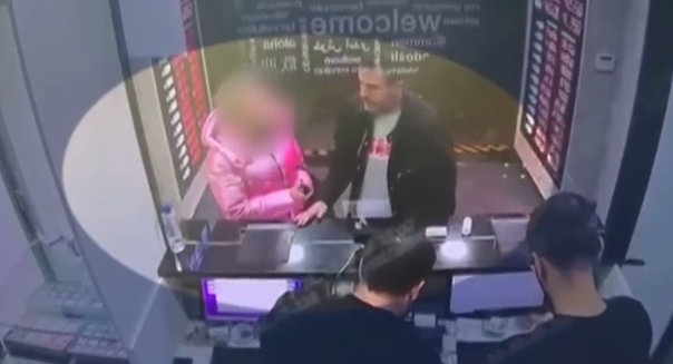 Τουρκία: Ελληνίδα έπεσε θύμα ερωτικής απάτης στην Κωνσταντινούπολη – Ο «Μουράτ από το Λίβανο» & τα πλαστά χρήματα