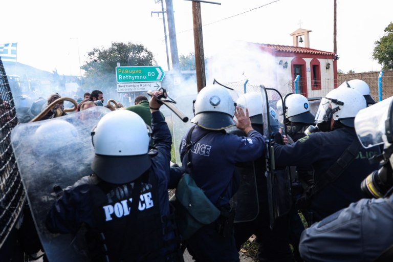 Μπλόκα: Βαριές κατηγορίες για 25 αγρότες που συμμετείχαν στα επεισόδια της Κρήτης