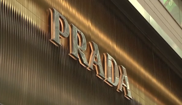 Prada: Εξαγόρασε την Versace για 1,4 δισ. δολάρια