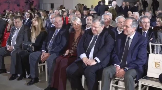 «Βέλη» Καραμανλή & Βενιζέλου για αγροτικό, υποκλοπές & Δικαιοσύνη