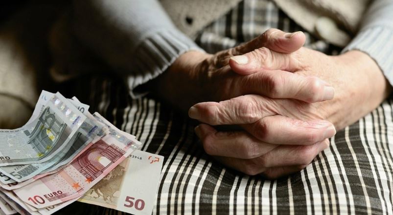 Χαμηλές συντάξεις και ακρίβεια δυσχεραίνουν τη ζωή των συνταξιούχων