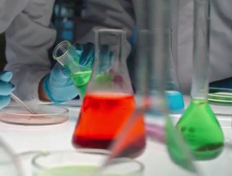 Τα «νούμερα» πίσω από τη δωρεά σπέρματος – Θρίλερ με τον Δανό δότη