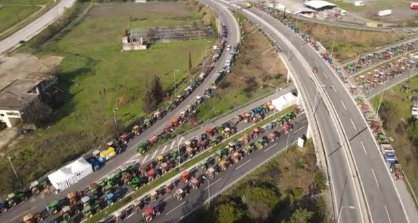 Μπλόκα αγροτών: Σε «αναμμένα κάρβουνα» οι ξενοδόχοι σε δημοφιλείς προορισμούς – Ακυρώσεις λίγο πριν τις γιορτές