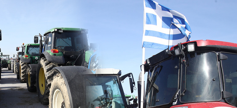 Κλιμακώνουν τις κινητοποίησες τους οι αγρότες – «Ανοίγουν» τα μπλόκα για τους εκδρομείς των γιορτών