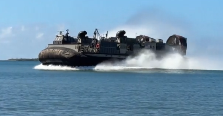 ΗΠΑ: Συνεχίζουν τη συγκέντρωση στρατού ανοικτά των ακτών της Βενεζουέλας