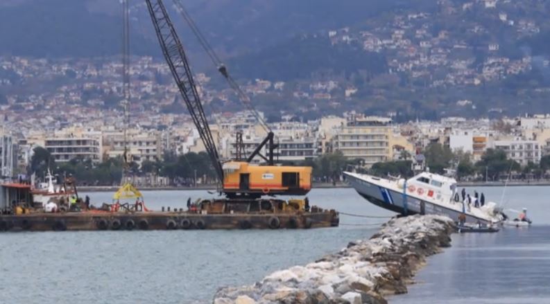Βόλος: Στα βράχια έπεσε σκάφος του Λιμενικού – Σώα τα 4 μέλη του πληρώματος