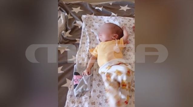 Θρίλερ με μωρό 5 μηνών που πέθανε στο κρεβάτι των γονιών του