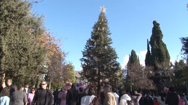 Σε κλίμα Χριστουγέννων ολόκληρη η χώρα – Εορτασμοί & ευχές