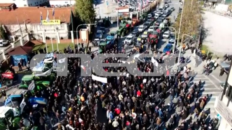 Απέκλεισαν το λιμάνι της Θεσσαλονίκης για 3 ώρες οι αγρότες – Μεγάλη κινητοποίηση