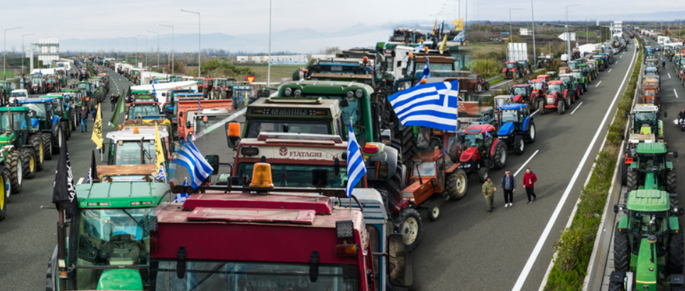 Αγρότες: Αυτοψία του MEGA στα μπλόκα των εθνικών οδών – Πώς διεξάγεται η κυκλοφορία