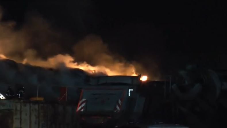 Θεσσαλονίκη: Φωτιά σε εργοστάσιο ανακύκλωσης