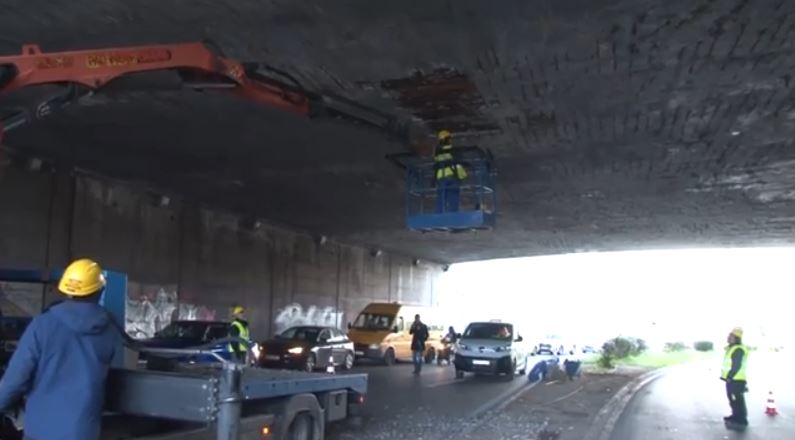 Νέα Ιωνία: Κατέρρευσε τμήμα γέφυρας – Επείγουσα αυτοψία από κλιμάκιο της Περιφέρειας