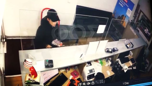 Πάτρα: Το ντοκουμέντο που καταγράφει την 16χρονη Λόρα σε ταξιδιωτικό γραφείο την Ομόνοια