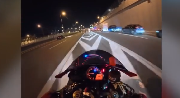 Νέα Ιωνία: 22χρονος έτρεχε με ιλιγγιώδη ταχύτητα, έκανε «κόντρες» και «σούζες» – Συνελήφθη από τις Αρχές