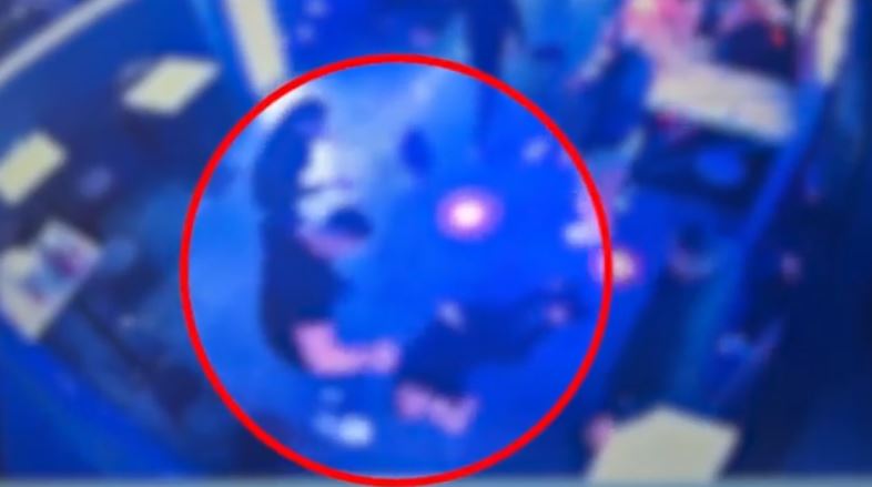 Πάτρα: Βίντεο σοκ από τον άγριο ξυλοδαρμό του 30χρονου μέσα σε μπαρ