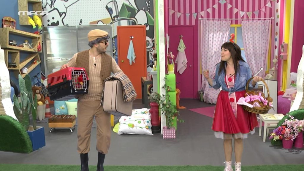 Η Γιαγιά Ακαντού Ζηλεύει! - 