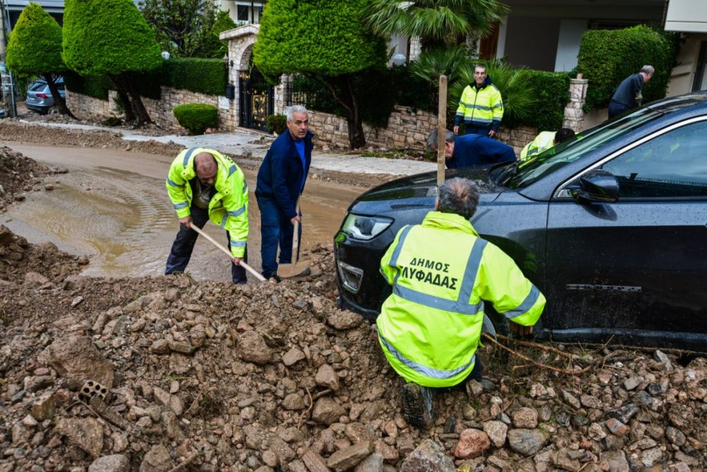 Εικόνες καταστροφής & ντροπής στην «ανοχύρωτη» Γλυφάδα