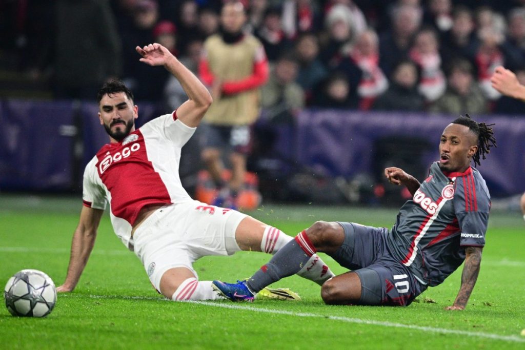Champions League: Θρίαμβος του Ολυμπιακού στο Άμστερνταμ – Επικράτησε 2-1 του Άγιαξ και προκρίθηκε στα νοκ άουτ