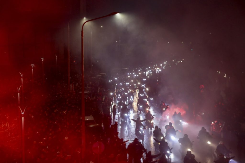 Ράγισαν καρδιές στην Τούμπα όπου έφτασαν με μηχανοκίνητη πορεία οι 7 νεκροί φίλαθλοι του ΠΑΟΚ