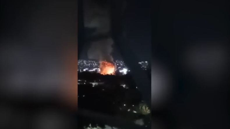 Βενεζουέλα: Εκρήξεις και σειρήνες αερπορικού συναγερμού στο Καράκας – Αμερικανικά ΜΜΕ επιβεβαιώνουν εμπλοκή της Ουάσινγκτον