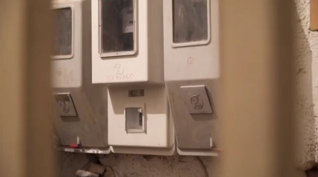 Κυψέλη: Εκτεθειμένα καλώδια υψηλής τάσης του ΔΕΔΔΗΕ – Χωρίς ρεύμα για μέρες η περιοχή