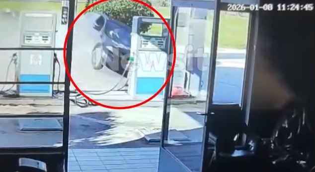 Κορινθία: Δύο νεκροί σε τροχαίο – Αυτοκίνητο καρφώθηκε σε σπίτι