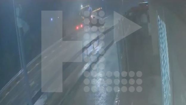 Ηλεία: Ανεμοστρόβιλος σήκωσε ΙΧ εν κινήσει στον αέρα