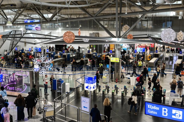 Αεροδρόμιο «Ελ. Βενιζέλος»: Έκλεισε το FIR Αθηνών για πάνω από 5 ώρες λόγω τεχνικών προβλημάτων – Τι λένε ειδικοί