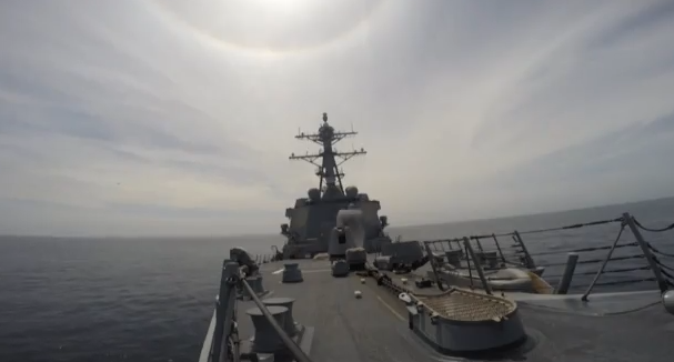 Συνεχίζει να απειλεί με στρατιωτική επέμβαση στο Ιράν ο Τραμπ