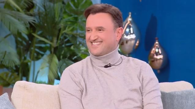 Αργύρης Αγγέλου για «Παρά 5»: «Είναι ό,τι πιο ευλογημένο μου έχει συμβεί»