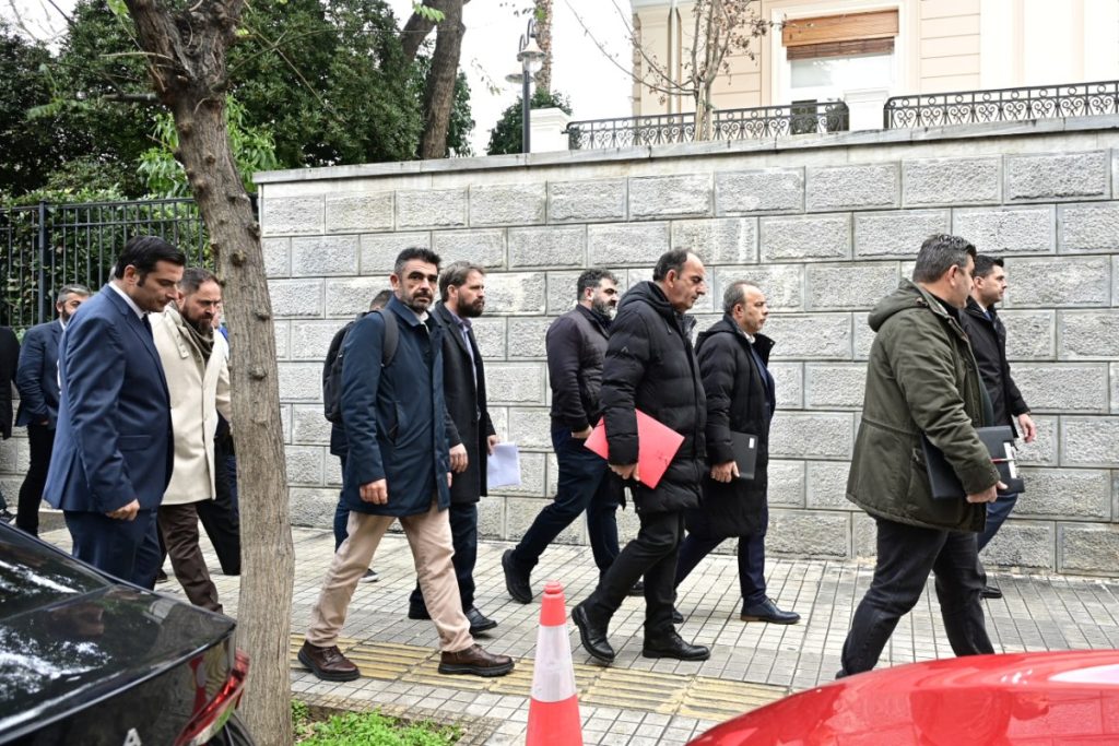 Σήμερα το απόγευμα οι αγρότες θα αποφασίσουν στα μπλόκα το μέλλον των κινητοποιήσεων