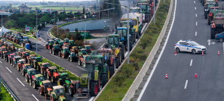 Στα άκρα η κόντρα κυβέρνησης – αγροτών μετά την εξειδίκευση των μέτρων – Ετοιμάζουν 48ωρο «μπλακ άουτ»