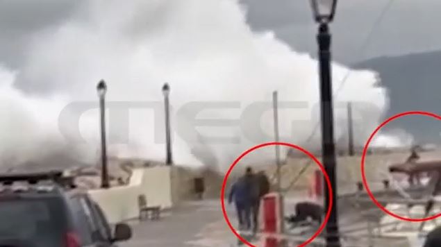 Παράλιο Άστρος: Σε κλίμα οδύνης η κηδεία του 53χρονου λιμενικού που παρασύρθηκε από κύματα